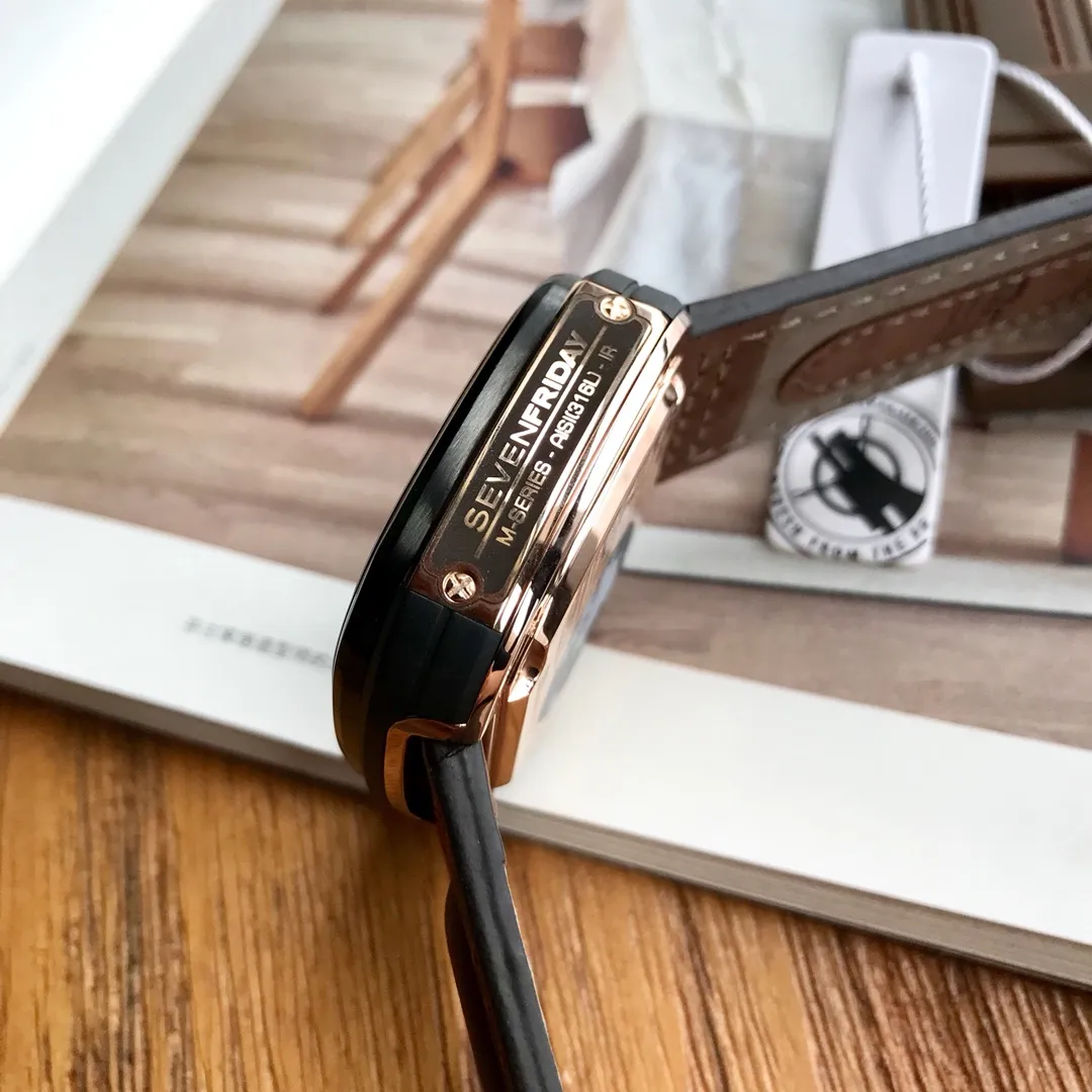 [Authentic Tmall] 💰1640 The latest model at the counter. The color and details of the customer-supplied watch strap can directly distinguish the imitation products on the market, and they cannot be imitated in the market. Original genuine Sevenfriday automatic mechanical men's watch, model: M2B/01, watch diameter 47*47mm, absolutely fidelity, no explanation, look at the details, belt (strap provided by customer), sevenFRIDAY printing is delicate, thick and thin, the map pattern can directly distinguish fakes, the counter is synchronized with the latest small square box packaging! seven fridays